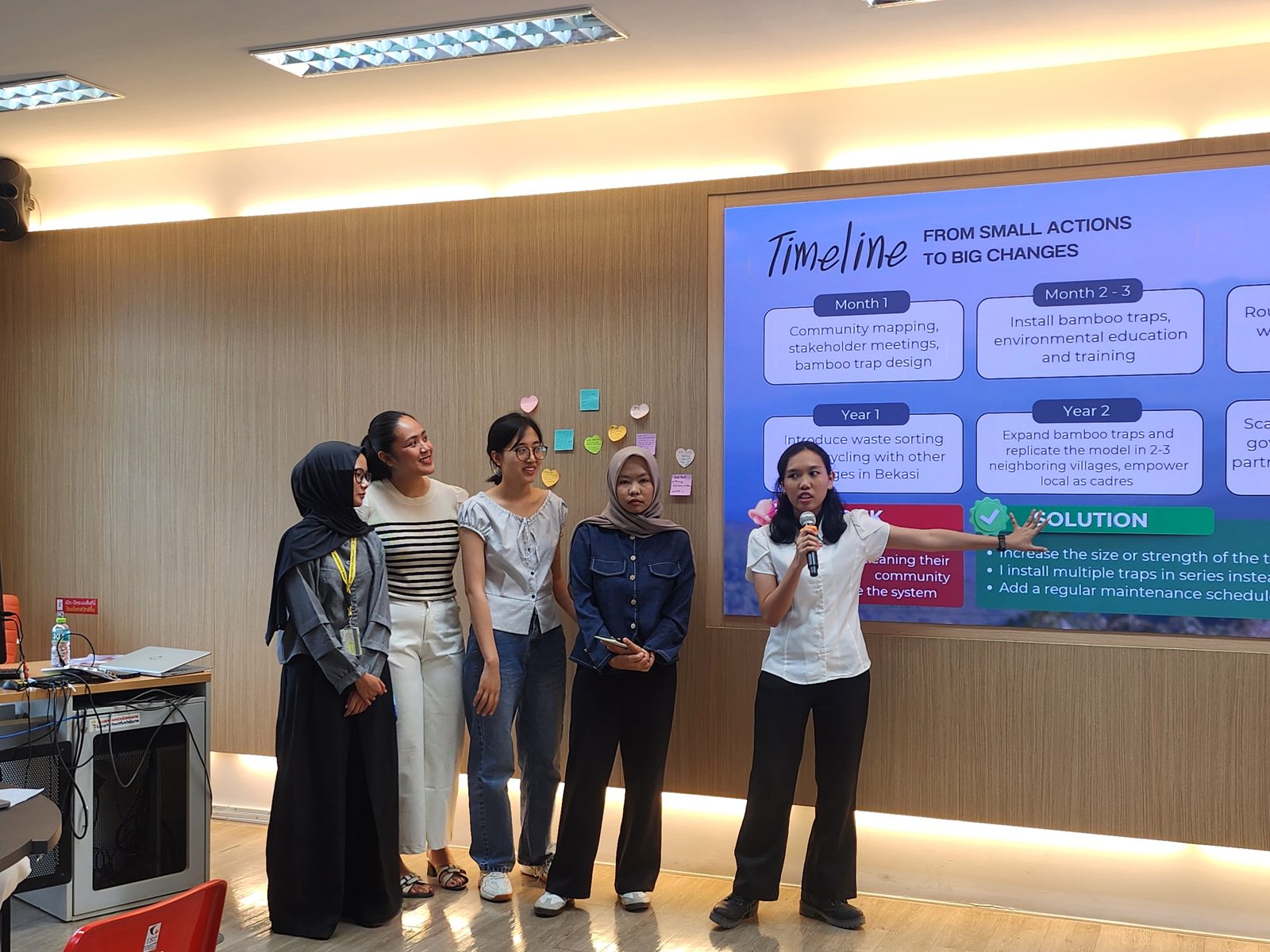 Group 2 present the Citarum River bamboo trap proposal at the closing showcase.