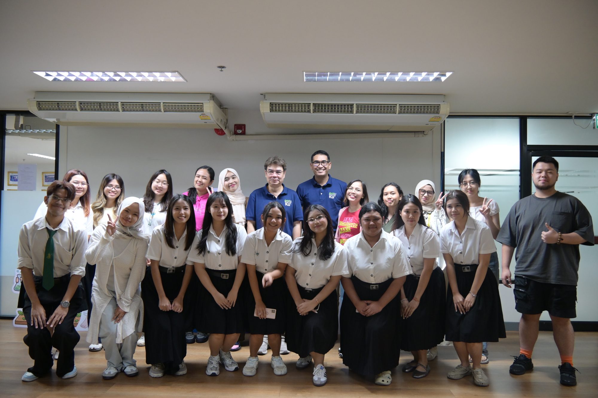 The 2026 cohort with the Kasetsart Faculty of Environment team during the LERD Project field trip.